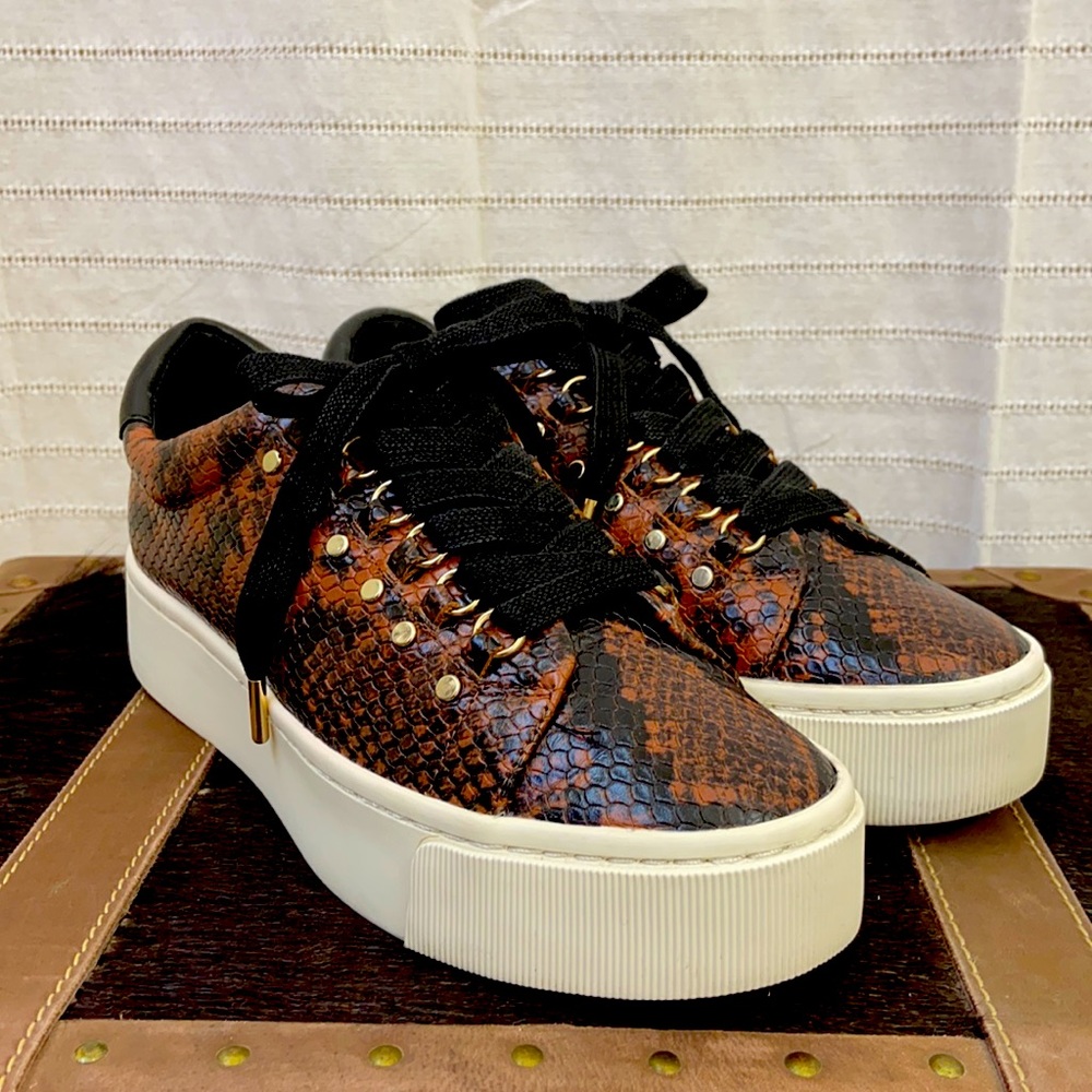 JOIE HANDAN SNEAKER ROSEWOOD PYTHON PRINT size 8